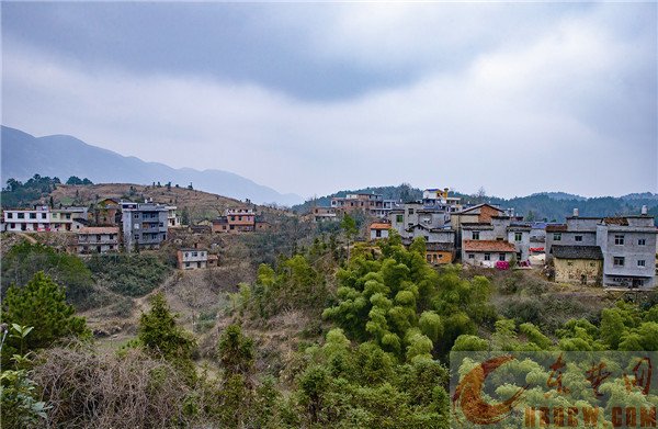 东山村绿水青山做文章